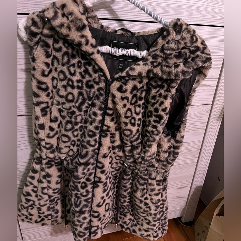 Never worn: XOXO Cheetah faux fur vest
